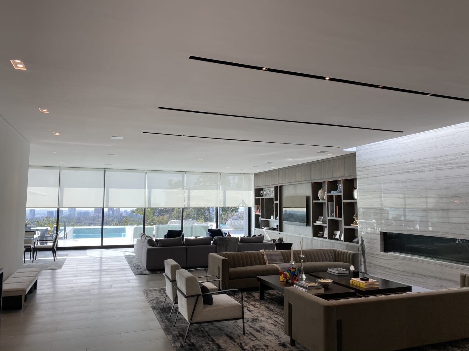 Knife Edge Light & Green Lighting