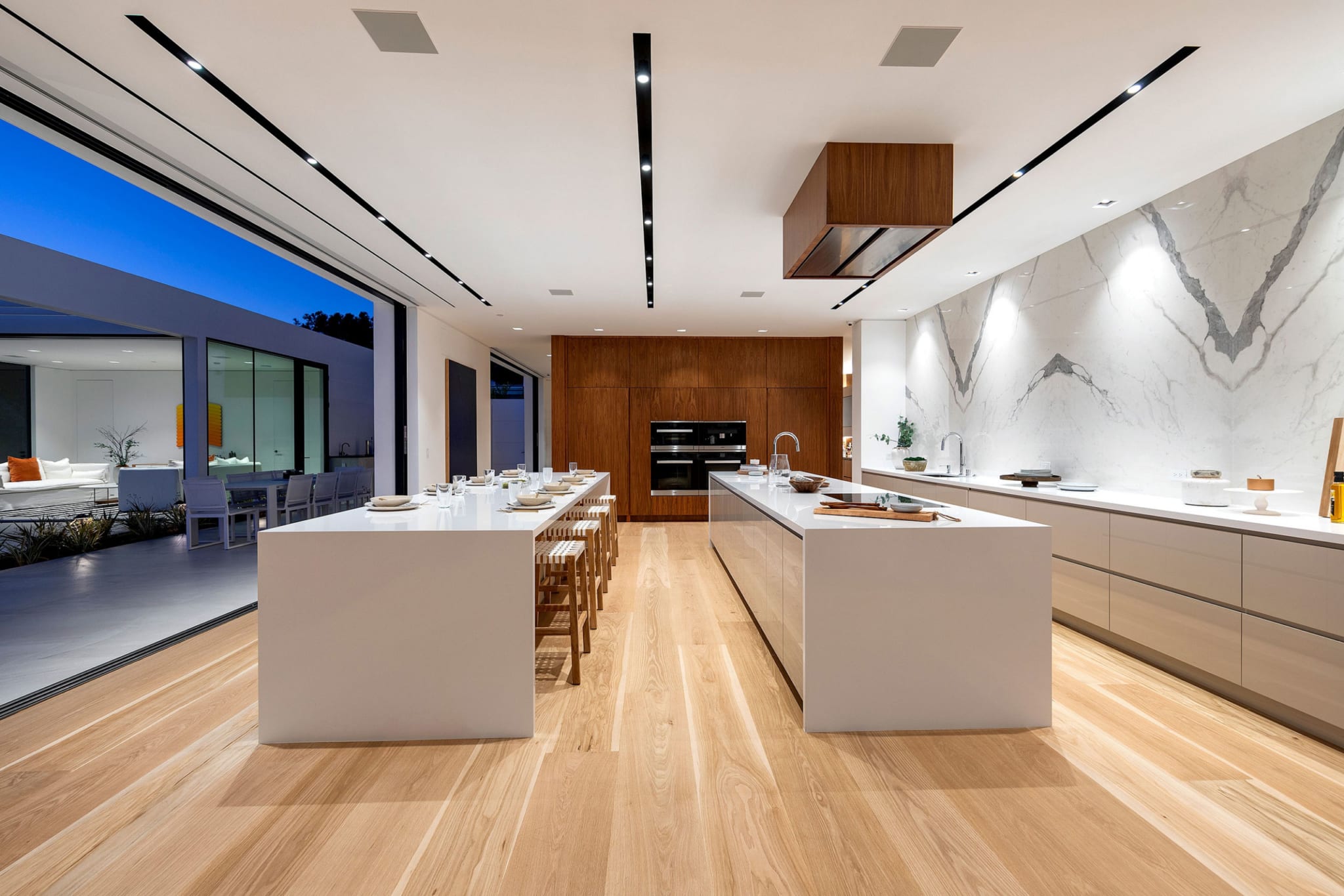 Knife Edge Invisible Track Light System for Plaster Light & Green